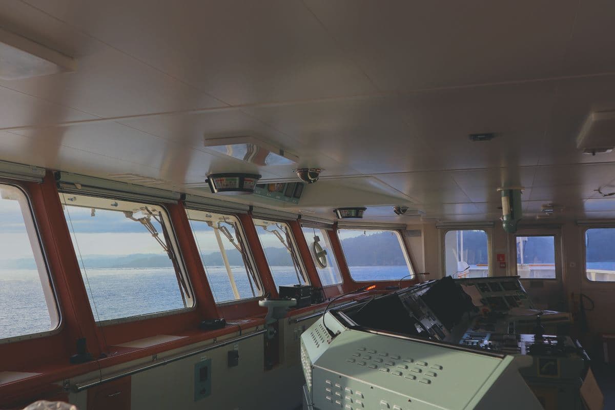 Officer commanding a ship's navigation bridge